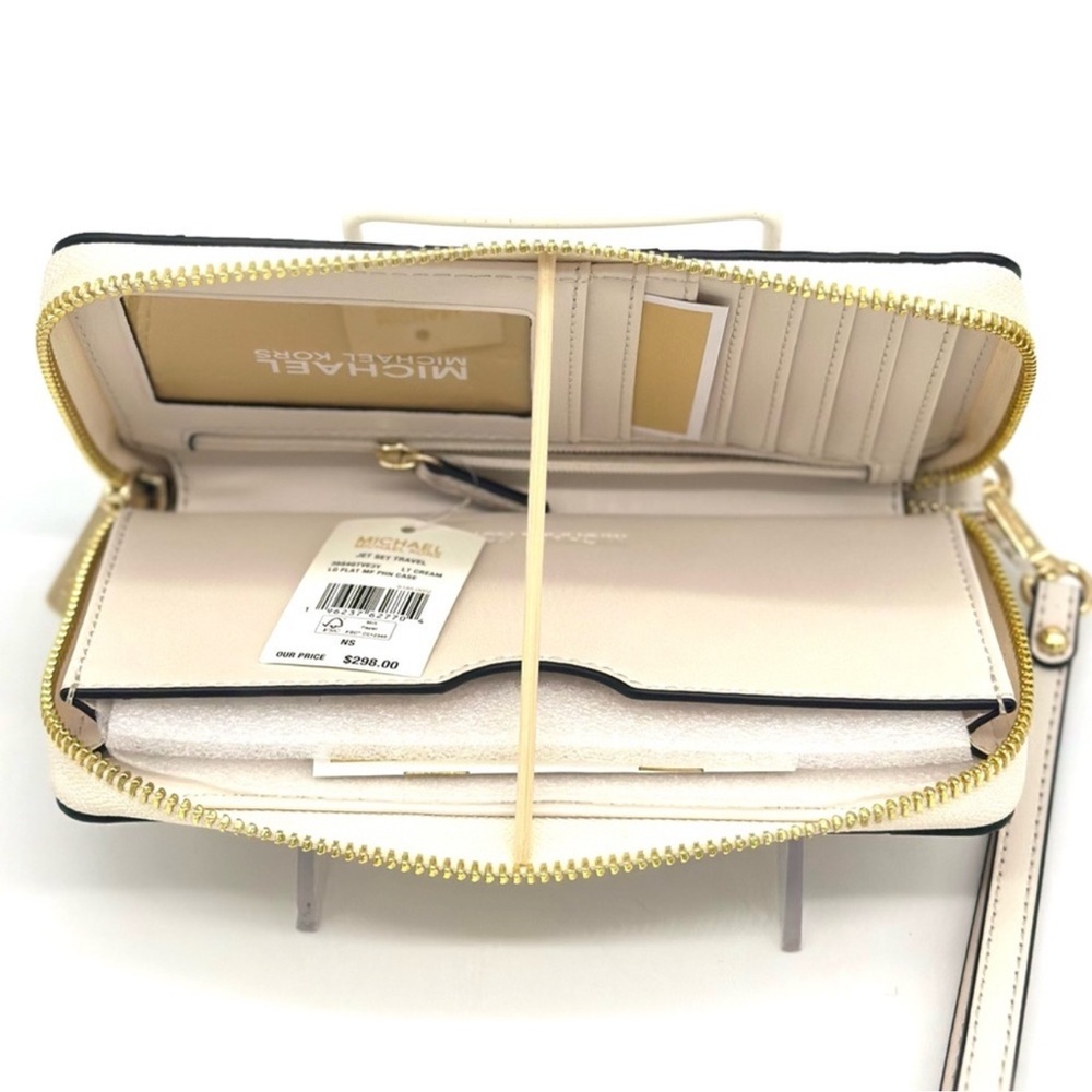 Michael Kors Jet Set Travel Large Flat MF Phone Case Wallet Light Cream - Picture 8 of 9